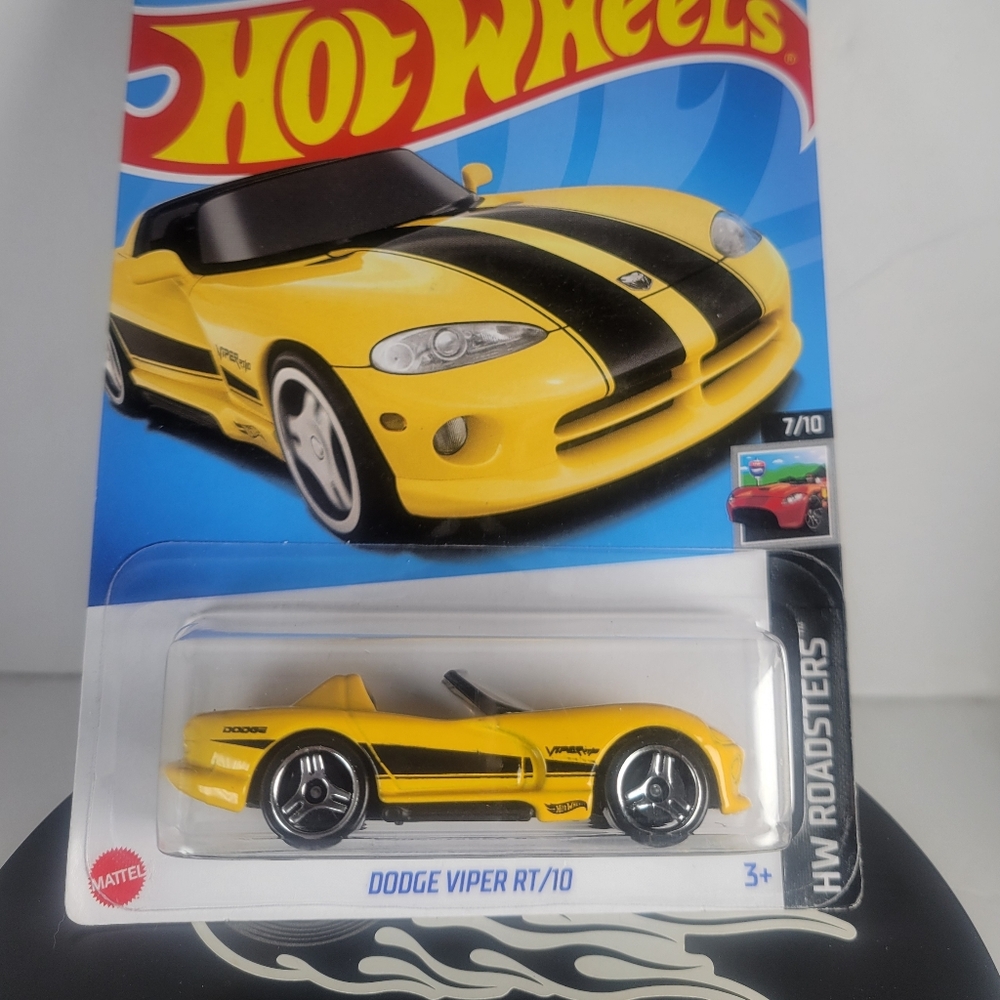 Hot Wheels Dodge Viper RT/10 Yellow and Black Roadster Toy Car